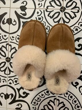 UGG Chestnut Suede Shearling Slip-On Clog for kids size 3